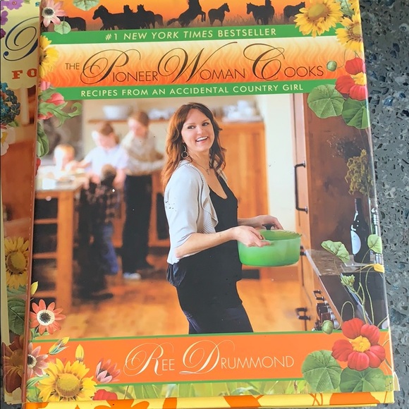 The Pioneer Woman Cook Books - Picture 4 of 4